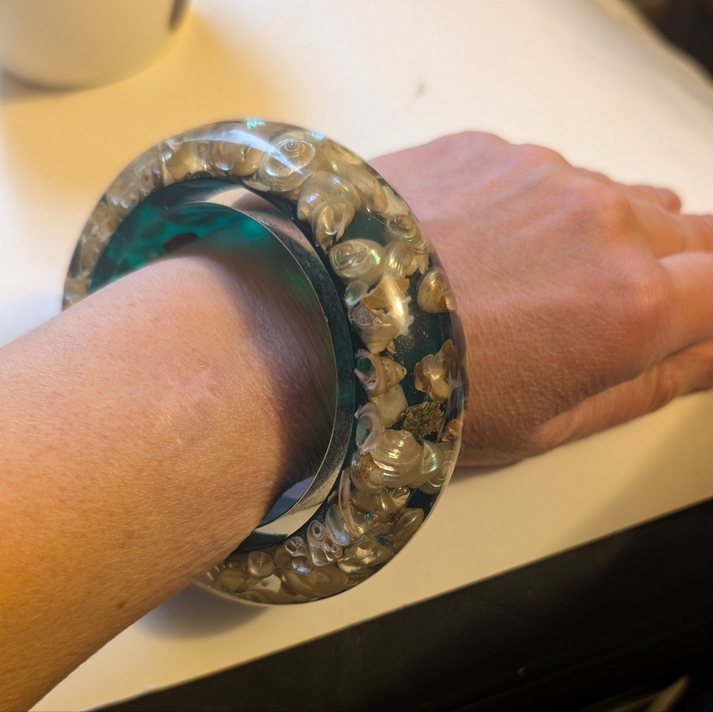 RARE Signed Angelo Tarlazzi La Porte Bleue Paris 1980s Resin Shell Bangle - Picture 11 of 12